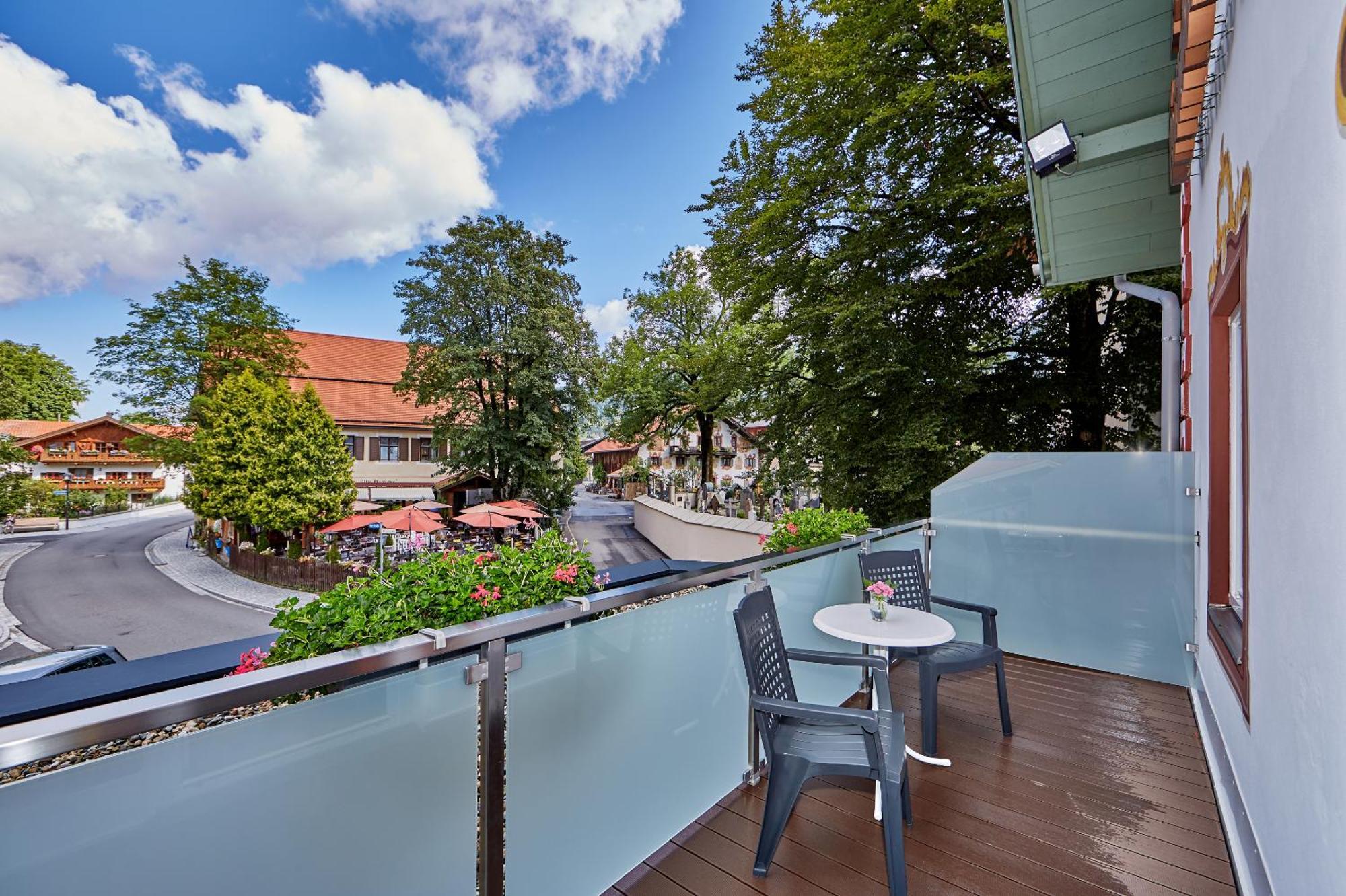 Zum Turm - Apartments Und Gastezimmer Oberammergau Exteriér fotografie